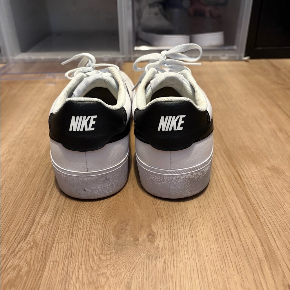Nike White and Black Sneakers - Picture 3 of 3